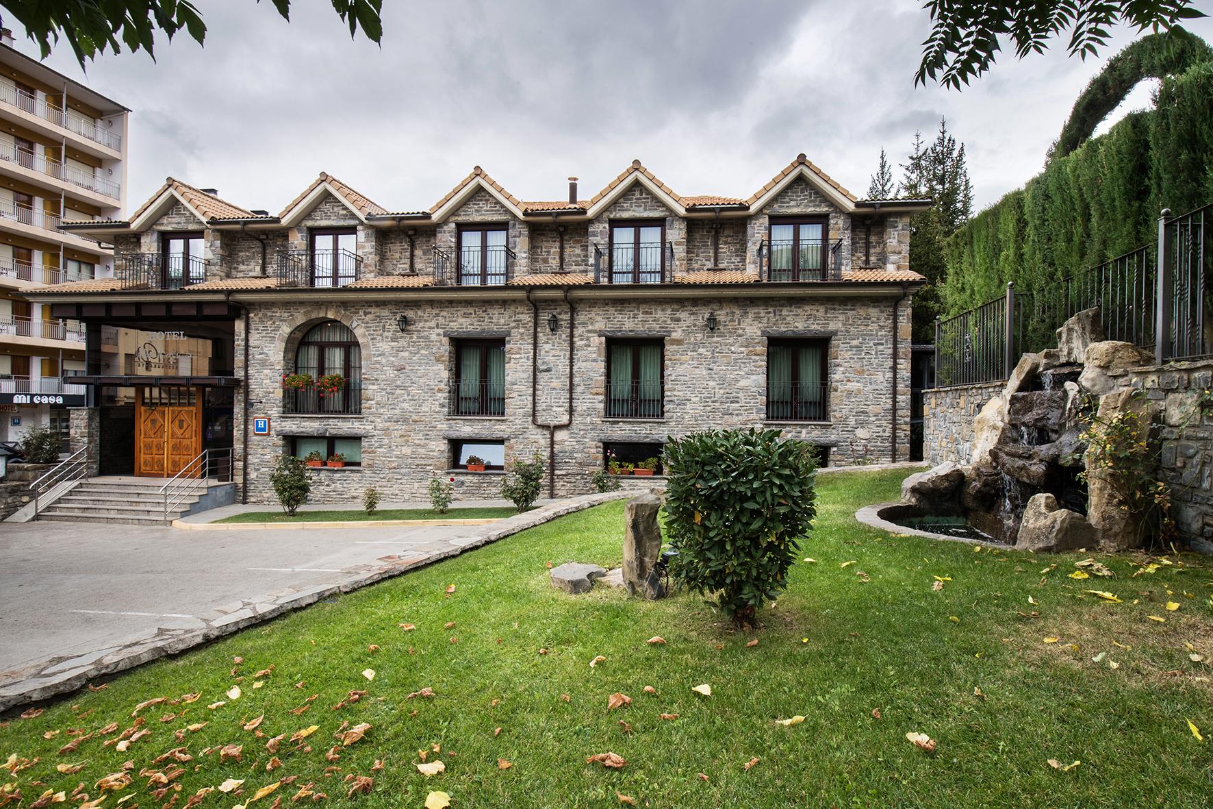 Hotel Villa Virginia Sabiñánigo Exterior foto